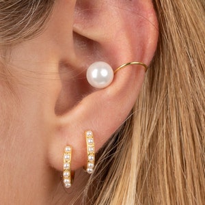 Cerchi di perle, orecchini di perle Dainty, orecchini Huggie, piccoli cerchi, cerchi Huggie, cerchi d'oro, cerchi Dainty, cerchi d'oro, cerchi d'oro perle