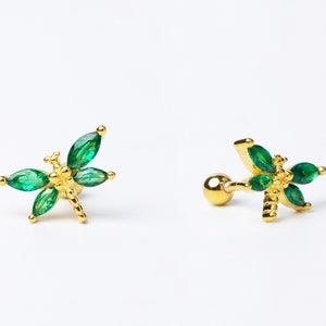 Delicato e minuscolo orecchino a vite con piercing a forma di libellula / orecchino a perno con smeraldo Marquise / orecchino a perno con zirconi cubici smeraldo / argento sterling 925 ipoallergenico