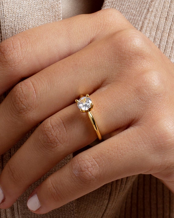 Anillo de compromiso con una piedra de zirconia - Etsy México