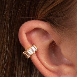 Boucles d'oreilles fines en zircone cubique baguette, Boucles d'oreilles Baguette cz en or, Tour d'oreille en or rose
