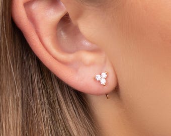 Offene Blumen Creolen 925 Sterling Silber | 18K Vergoldete oder Rosévergoldete Huggies | Zierliche 3 Blütenblätter CZ Ohrringe für Lobe oder Knorpel
