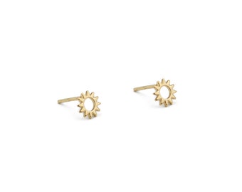 Kleine gold Ohrstecker, Sun Ohrringe Ohrstecker, zierliche Ohrringe, kleine Ohrstecker, Minimalist Ohrringe, gold Ohrringe, Zarte Ohrstecker, Gold Ohrstecker