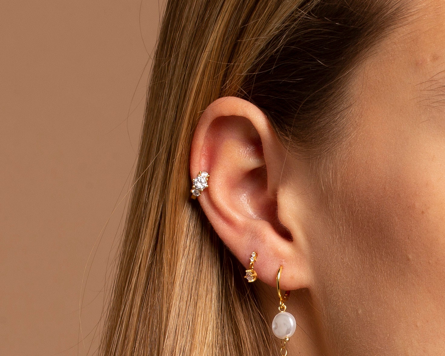 Orecchini A Cerchio C In Ottone Placcato Oro 18k Con Zirconi – Eleganti E Ipoallergenici