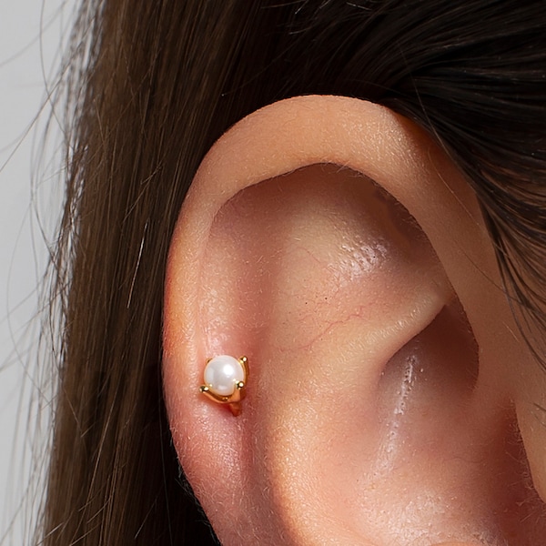 Cartilage Daith and tragus piercing with a natural pearl - Gold pearl piercing - Silver pearl piercing