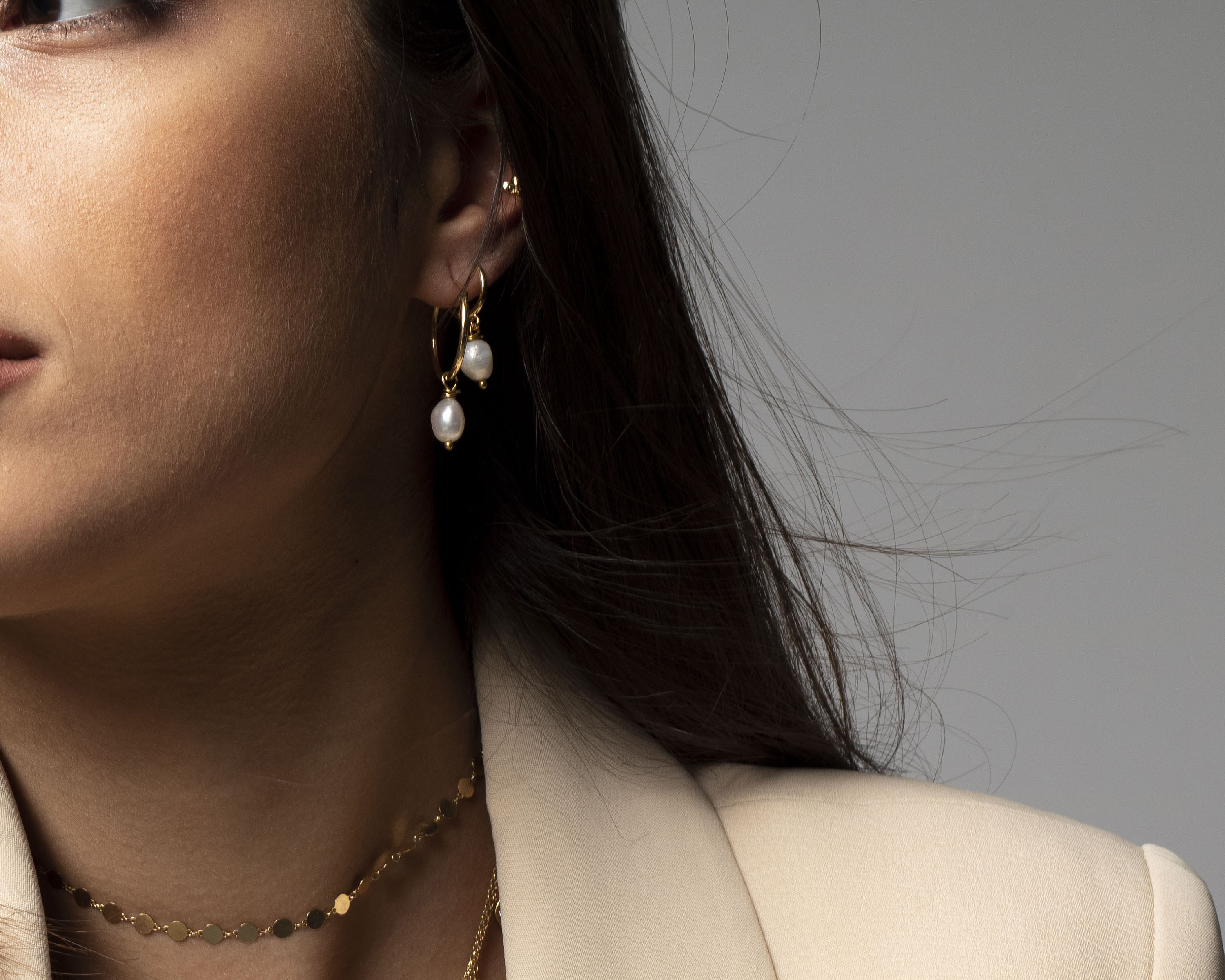 Orecchini a cerchio con perle d'acqua dolce: argento sterling placcato oro 18k, 20 mm - Italia