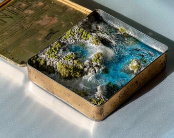 Diorama de bolsillo de un paraíso natural - "Los tres guardianes" - 3 tiburones