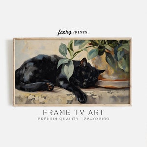 以下が含まれることがあります： 棚の上に寝ている黒い猫の絵。猫の後ろには鉢植えの植物がある。猫は体を丸めて、足を体の下に隠している。植物は大きな緑の葉を持ち、茶色の鉢に入っている。