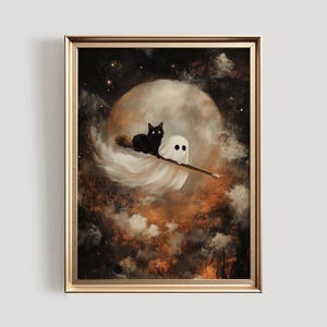 Könnte beinhalten: Eine schwarze Katze reitet auf einem weißen Geist, der auf einem Besen vor einem Vollmond und einem sternenklaren Nachthimmel fliegt.