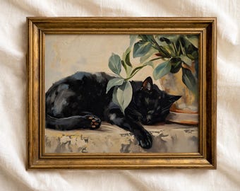以下が含まれることがあります： 黒猫が棚の上で眠っている絵画。背景には鉢植えの植物があります。アートワークは金色のフレームに収められています。猫の毛並みは光沢があり、絵画はヴィンテージ感があります。