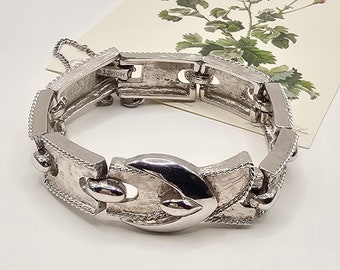 Beautiful Rare Vintage Silvertone Monet Buckle Bracelet/jewelry/vintage/silvertone/silvertone bracelet/silver/buckle/1960's/monet/textured