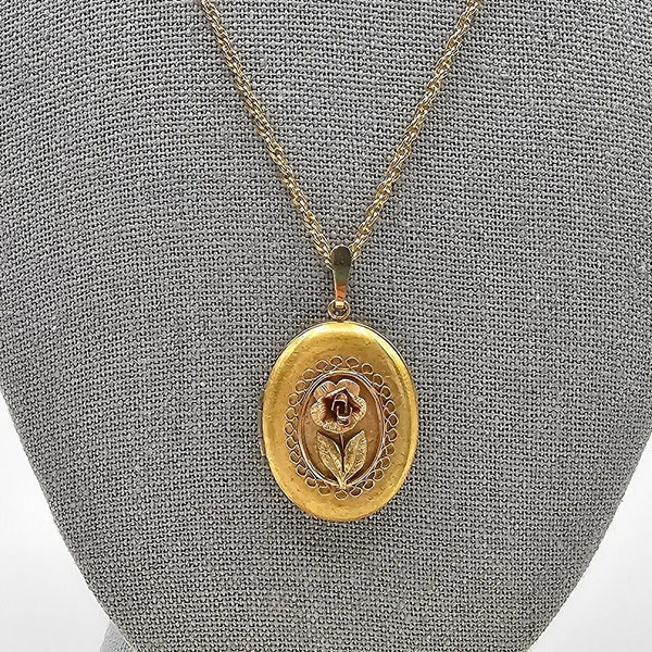 Gorgeous Vintage Krementz Gold Filled Rose Locket on Chain/locket/gold/gold filled/necklace/jewelry/vintage/keepsake/oval/rose/krementz