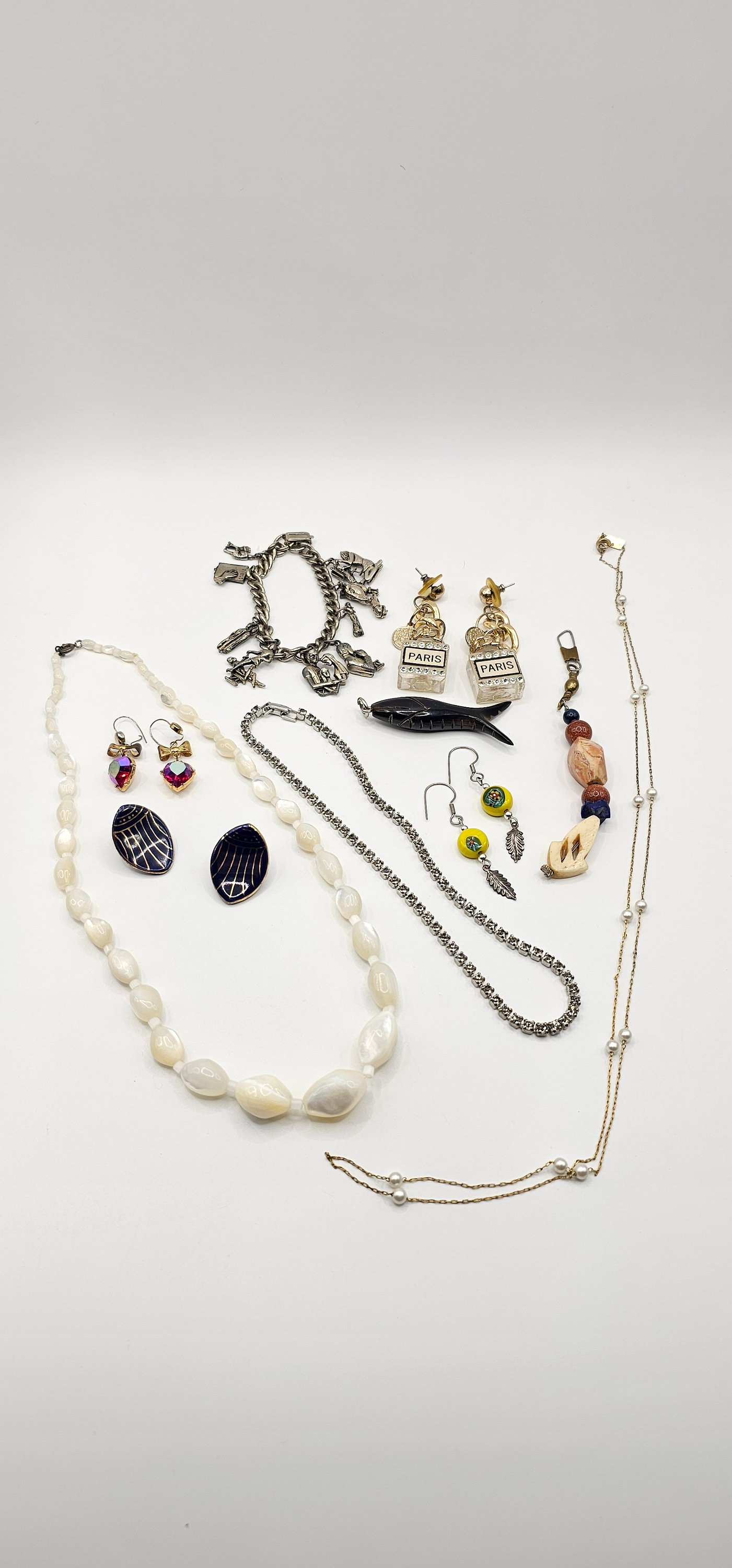 Lot De Bijoux Fantaisie Cassés (colliers, Boucles D'oreilles, Broches) - Occasion, Pour Réparation Ou Créa
