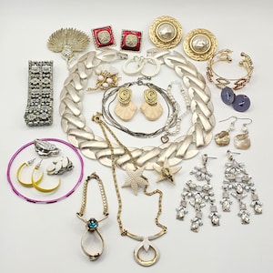 For Repair, Repurpose, Wear Vintage Costume Jewelry Lot/earrings/goldtone/brooch/necklace/costume jewelry/silvertone/clip ons/post earrings