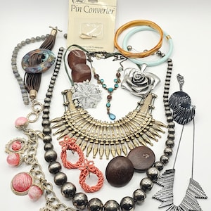 For Wear, Repair and Repurpose Vintage Costume Jewelry Lot/earrings/goldtone/brooch/necklace/costume jewelry/silvertone/clip ons/beads