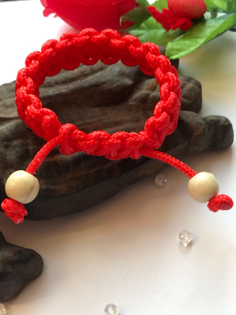 Woven bracelet Womans woven bracelet Womens paracord bracelet Red Paracord Bracelet Woven Paracord Bracelet in red for women