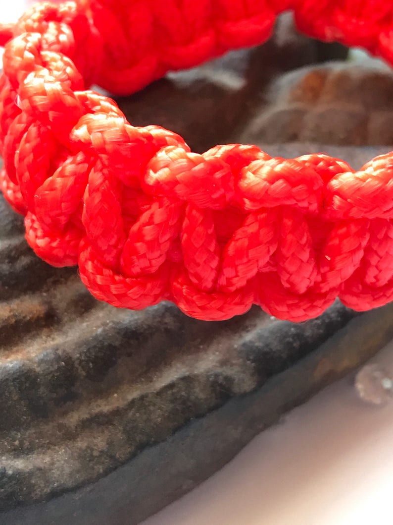 Woven bracelet Womans woven bracelet Womens paracord bracelet Red Paracord Bracelet Woven Paracord Bracelet in red for women