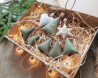 Set green felt garland and christmas ornaments, sage green decor, fireplace garland, felt heart, felt ornaments set