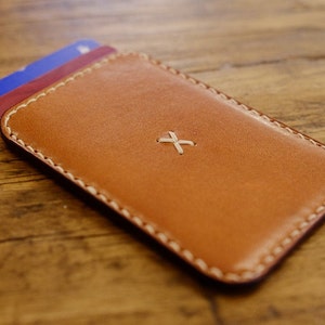 Minimalist card holder / wallet personalizable - The Shell (Honey Brown)