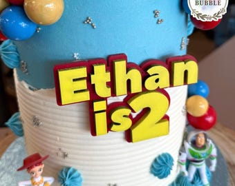 N'importe quelle breloque pour gâteau d'anniversaire (le nom correspond à l'âge) personnalisé ou décoration en bois et acrylique (double couche) toutes les couleurs t.story. PAS DE CARTE