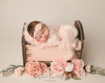 Reversible Petite Box Bed - The Debra