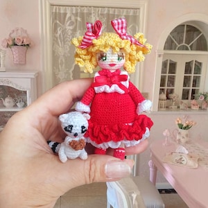 Mini amigurumi crochet doll 9 cm (3.5") tall, Candy Candy with her raccoon. Nostalgic gift for 80s cartoon lover