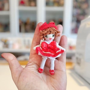 Sakura Card Captor, mini muñeca amigurumi de crochet de 9,5 cm de alto. Muñeca coleccionable, regalo para los amantes de este personaje.