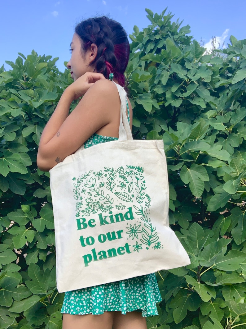 Totebag sérigraphié Be Kind To Our Planet Tote bag en toile végétale image 2