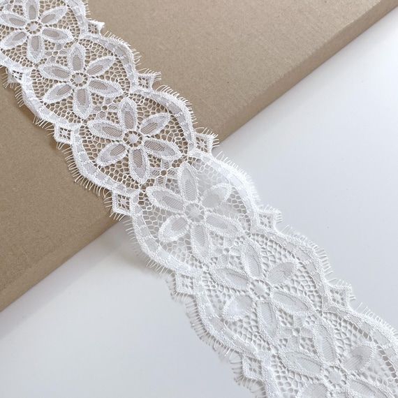 Off White Scallop Floral Eyelash Lace Trim – 2yds x 3 1/4" Width Per Sample Piece (RM-LT2)