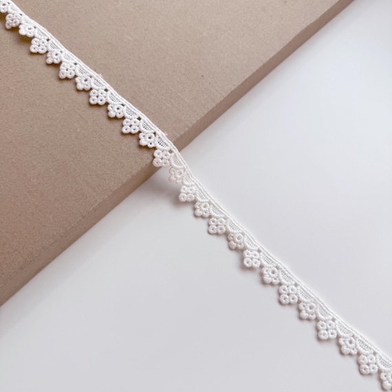 Off White Cotton Edge Lace Trim, 3/4" Width, Detailed Design (LT2-2) - Sold by Yard