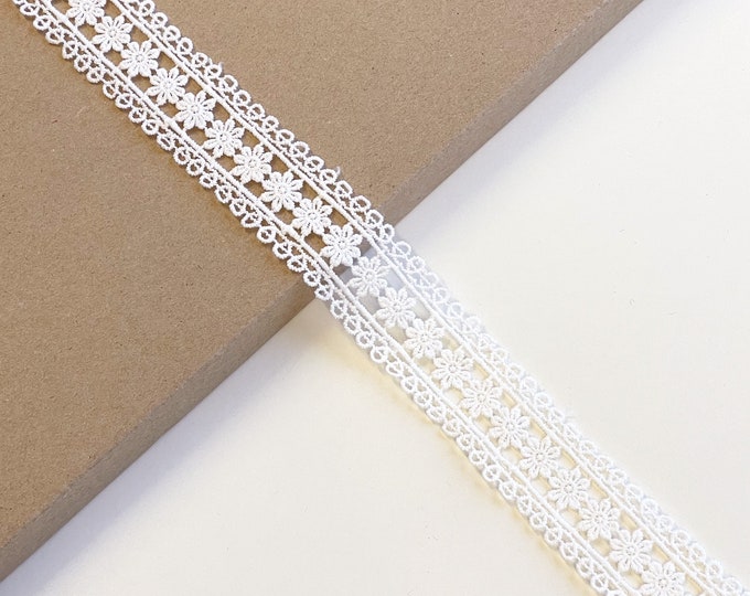 Off White floral cotton lace trim 1 1/4" - Selling per yard (LT5)