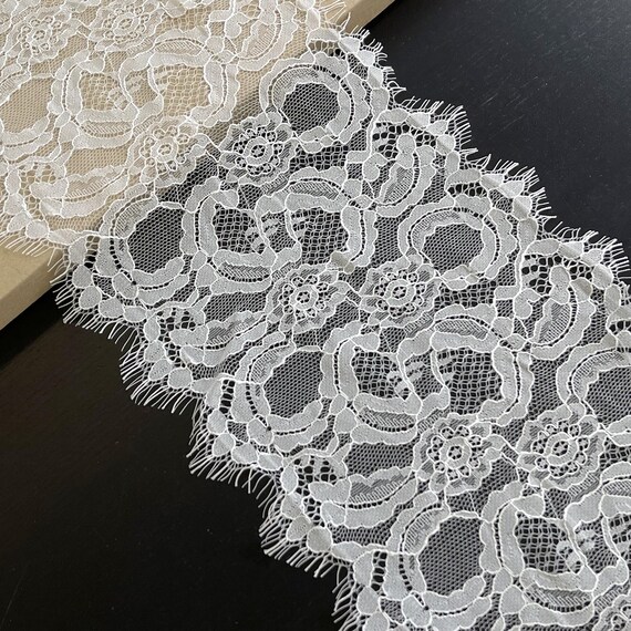 Off White Scallop Floral Eyelash Lace Trim – 7 1/2" Width x 2.5 Yards Per Sample Piece (RM-LT2: ELC1148)