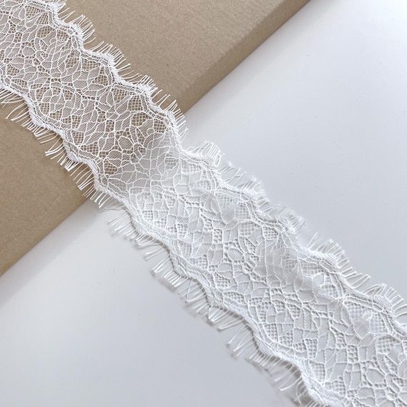 Off White Scallop Eyelash Lace Trim – 2yds x 2 3/4" Width Per Sample Piece (RM-LT2)
