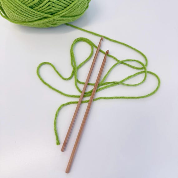 3.5mm/4.0mm Japanese Bamboo Crochet Hooks, Smooth and Lightweight Crafting Tool, Sold per Piece