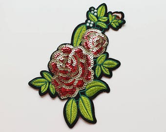 Applique brodée à paillettes de fleur rouge, cousue sur patch