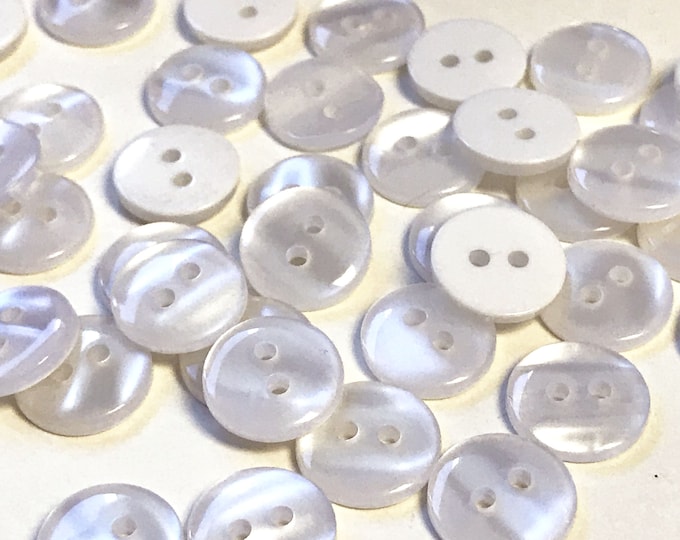 Off white shiny imitation shell buttons 16 ligne