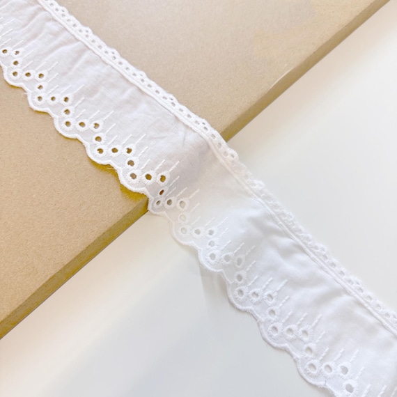 Off White Cotton Scalloped Eyelet Edge Trim, 2 1/2" Width (LT47)