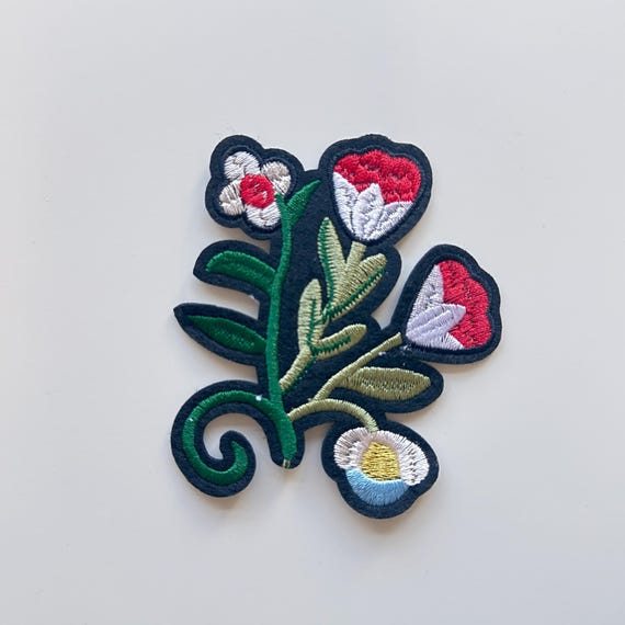 Tulip Embroidered Applique, Iron on Patch (PATCH 3)