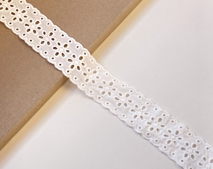 OFF White Cotton Eyelet floral shape Lace trim tape (LT3)