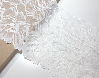 Guarnição de renda elástica de largura larga off white 8 1/2" (LT28)