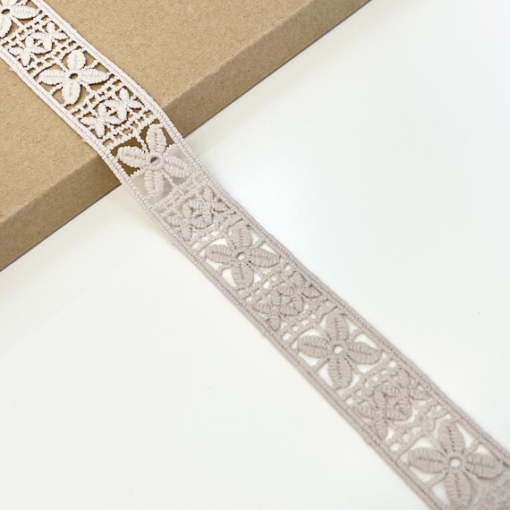 Natural Mosaic Flower Lace Trim, 1 3/16" Width (LT45)