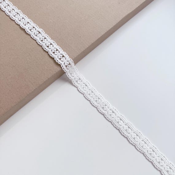 Off White Cotton Edge Lace Trim, 7/8" Width, Floral Shape (LT2-2) - Sold by Yard