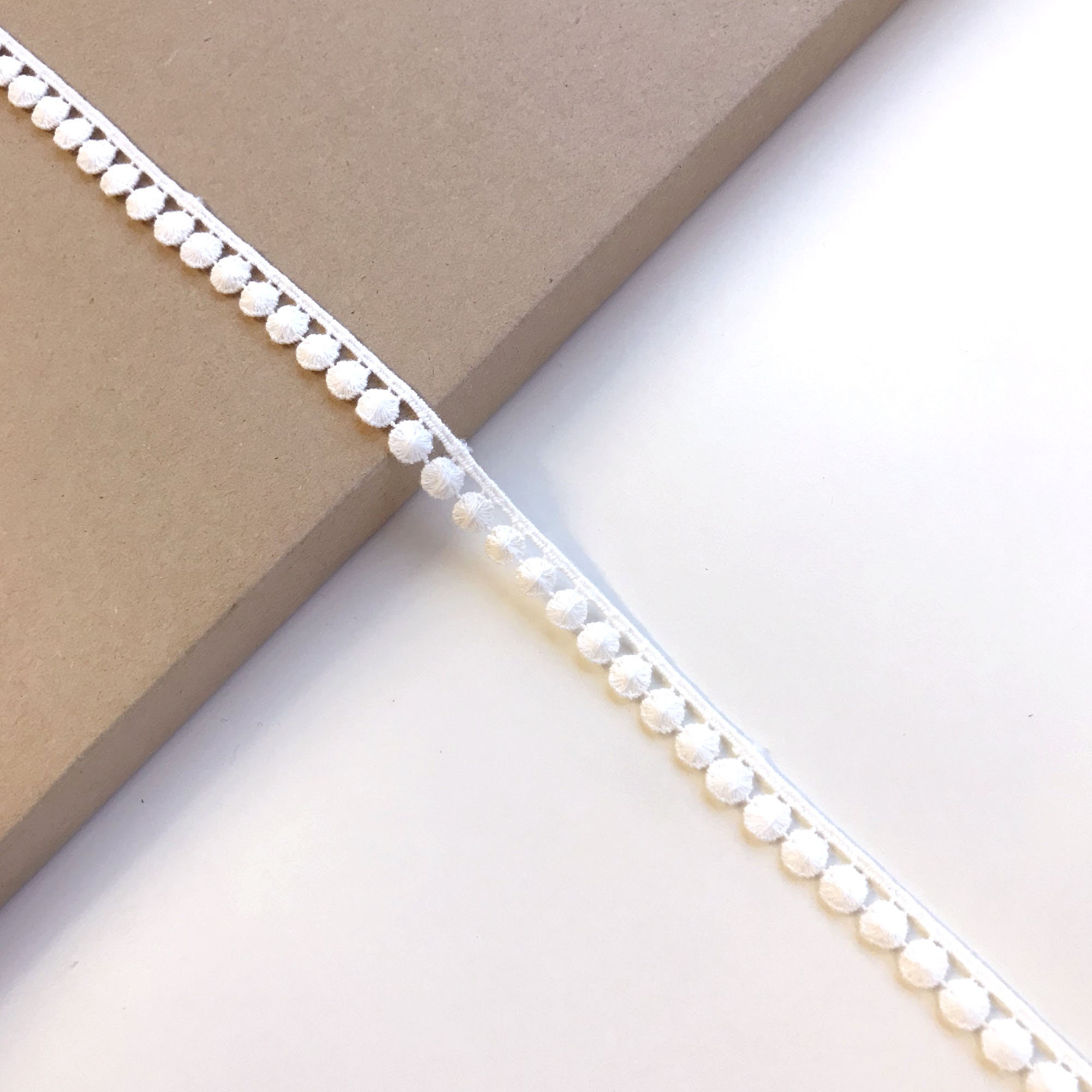 Pom pom lace deals