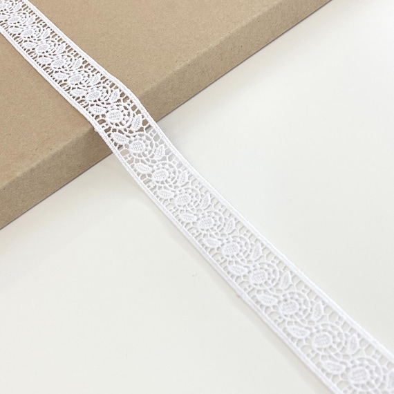 Off White Leafy Swirl Lace Trim, 1" Width (LT45)