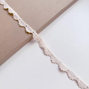 Natural Beige Cotton Edge Lace Trim, 3/4&quot; Width, Intricate Design (LT2-2) - Sold by Yard