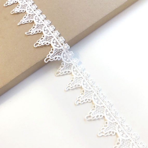 Off White cotton edge lace trim 1 1/2" (LT1)
