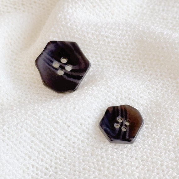Black Imitation Shell Button (25L/16mm, 34L/21mm) (BUTTON 1) - Selling per piece