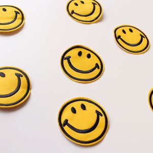 10 st/set; Gratis verzending in de VS; Geborduurde appliqué met lachgezicht, strijk- of naaipatch