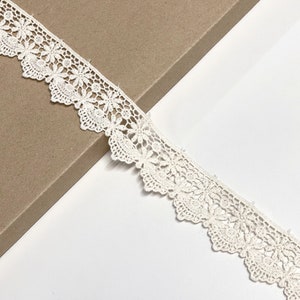 Natural 1 3/8&quot; Width Cotton Edge Lace Trim (LT45)