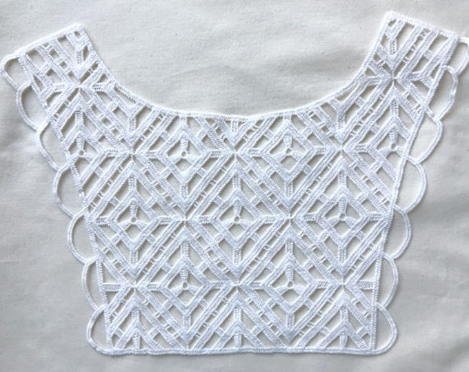 Geometric shape off white lace patch