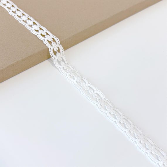 Off White Cotton Edge Lace Trim, 3/4" Width, Oval Floral Design (LT17) - Sold by Yard